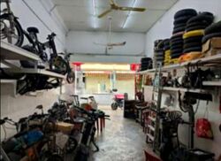 Sims Avenue (D14), Shop House #637230091